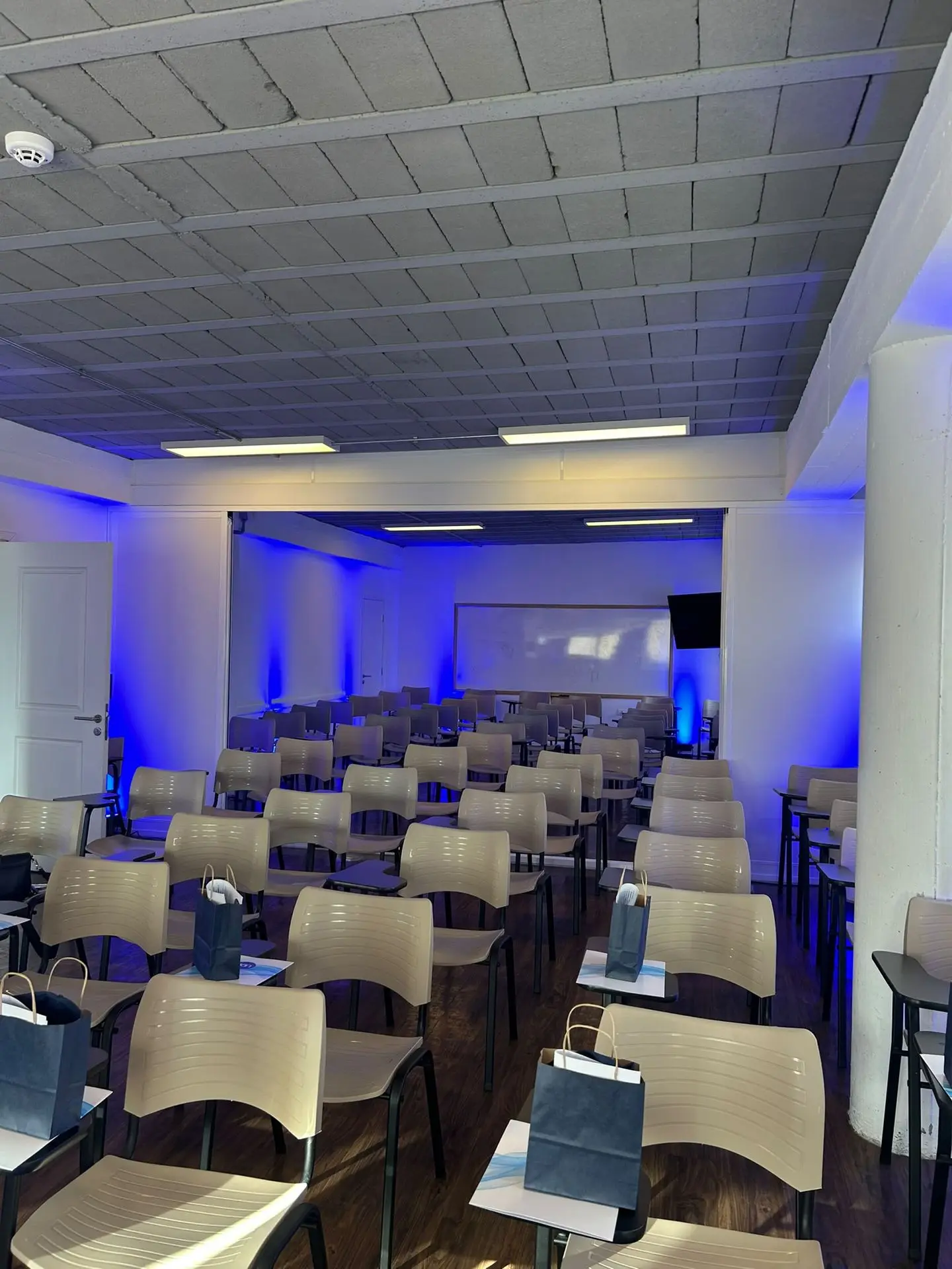 Iluminación Perimetral - UDE Punta del Este